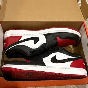 Nike Men's Black and Red Sneakers